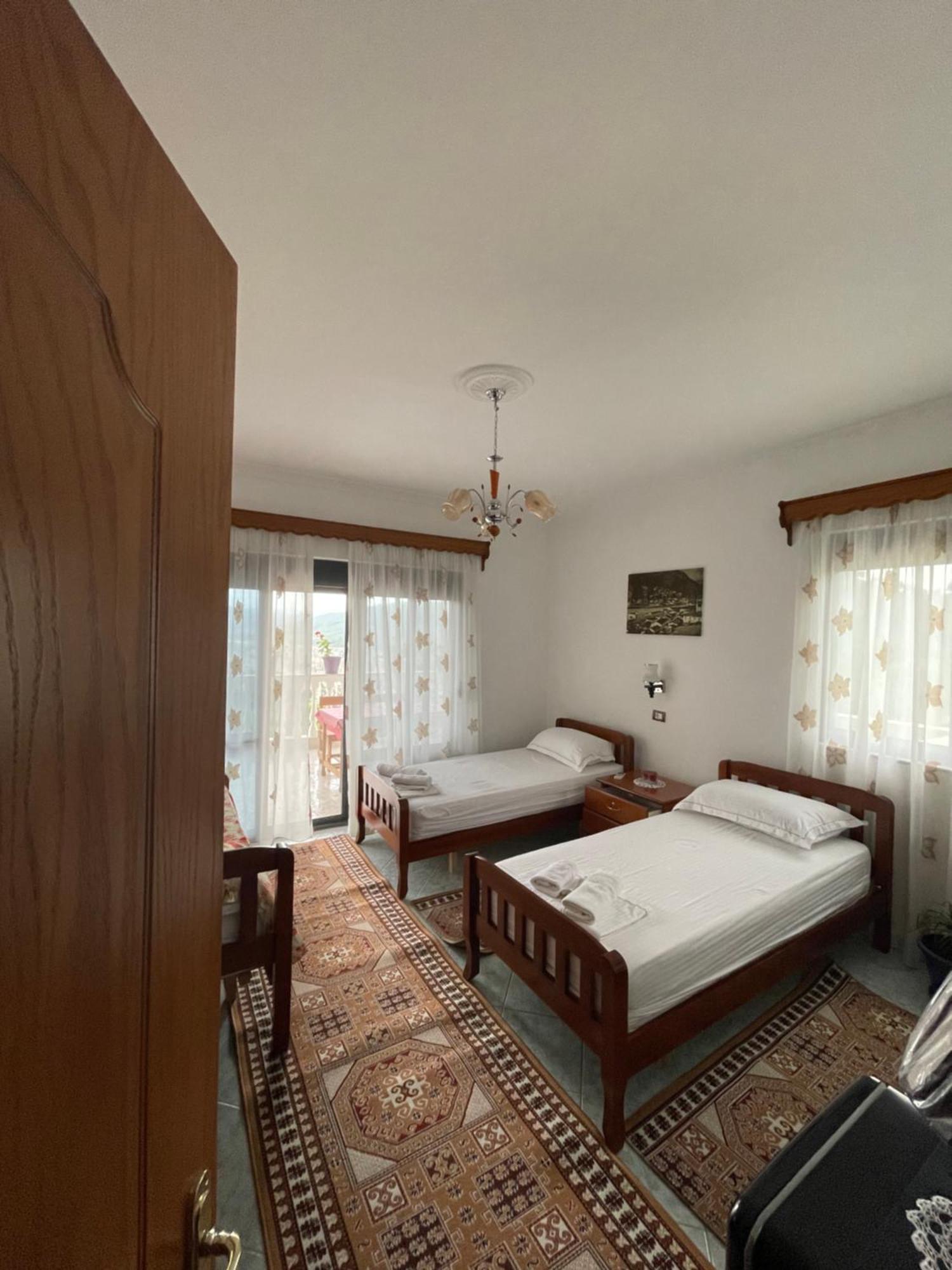 Guest House Xhuljon Berat Esterno foto