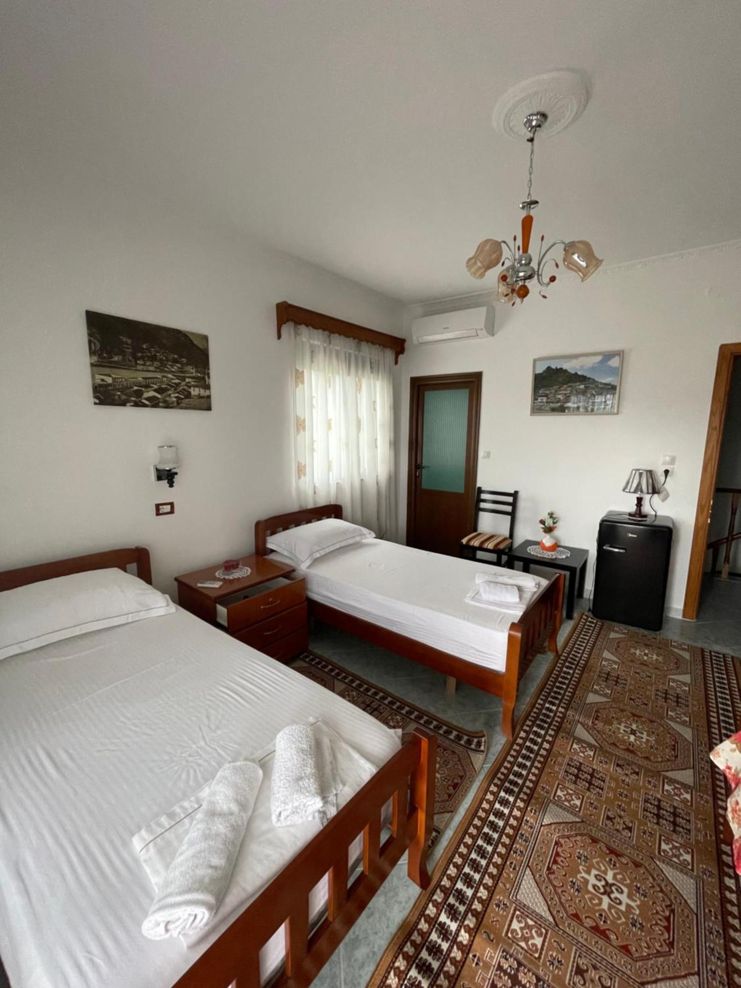 Guest House Xhuljon Berat Esterno foto
