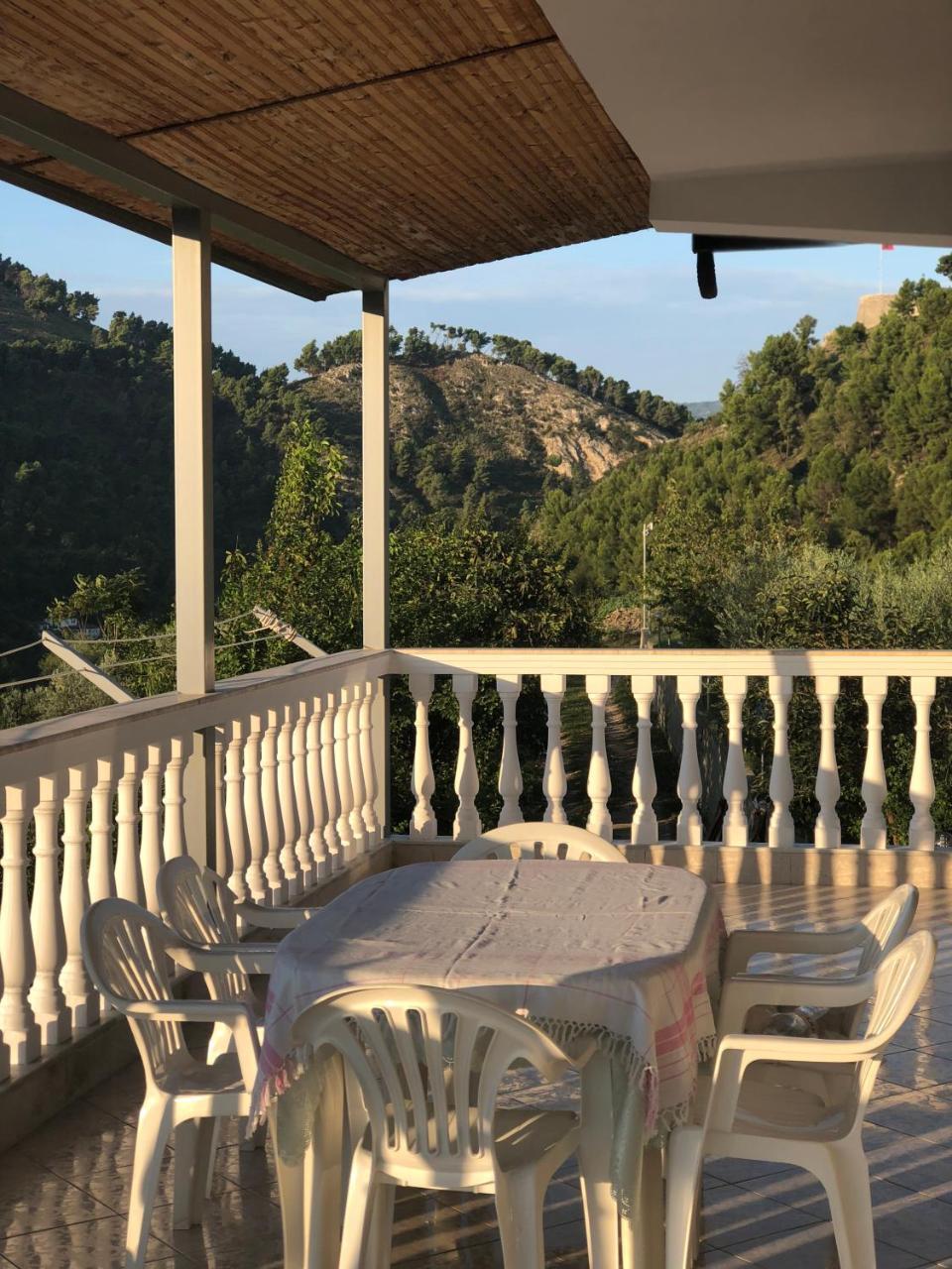 Guest House Xhuljon Berat Esterno foto