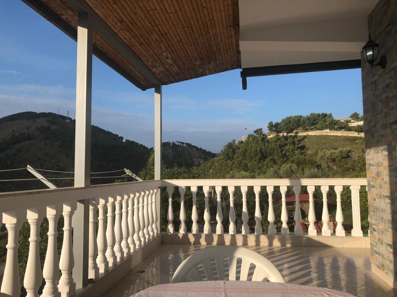 Guest House Xhuljon Berat Esterno foto