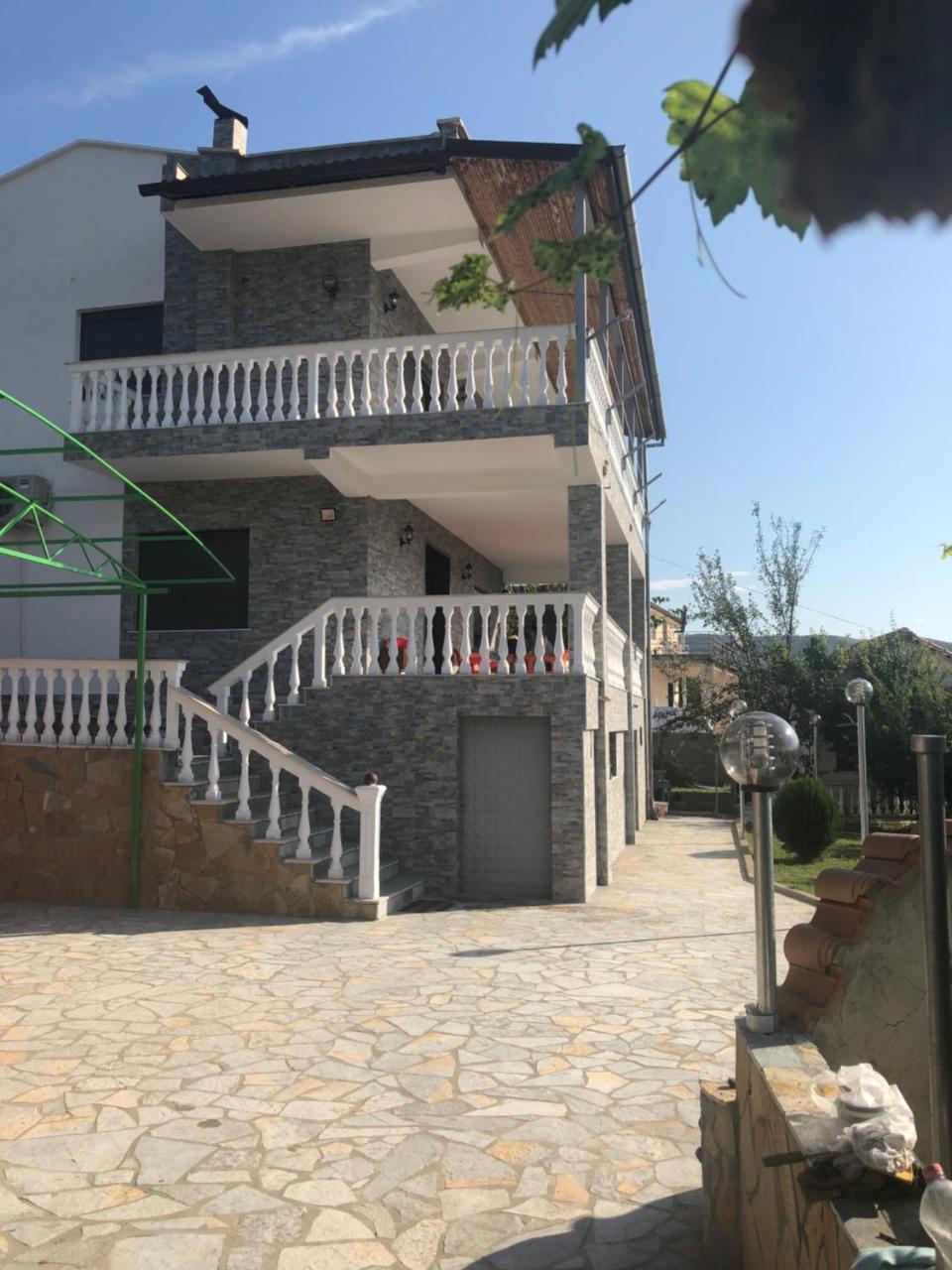 Guest House Xhuljon Berat Esterno foto