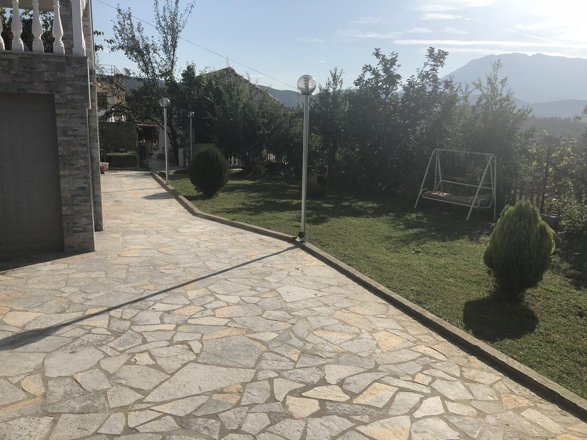 Guest House Xhuljon Berat Esterno foto